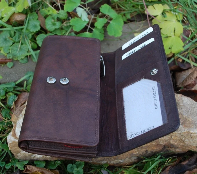 Dámska peňaženka hnedá kožená oddelenia na karty Loranzo