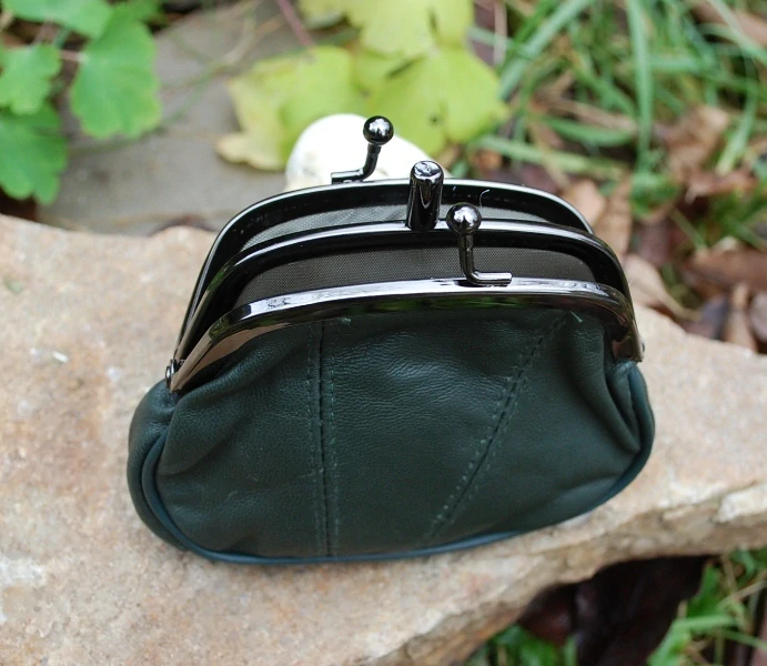 Dámska zelená peňaženka kožená na drobné 