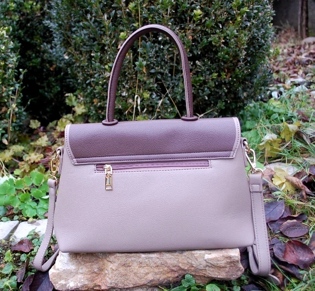 Kabelka hnedá elegantná so zlatou prackou