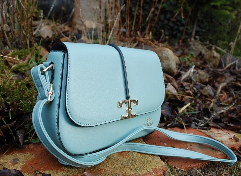 Kabelka mint mentolová zlaté logo CHARRO 