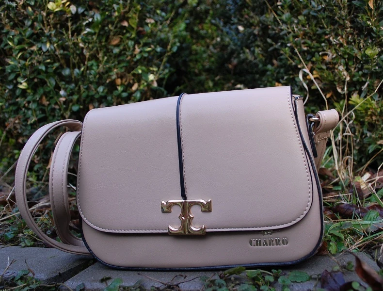 Kabelka krémová zlaté logo CHARRO 