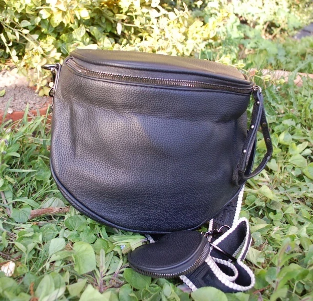 Kabelka čierna matná čierny zips 