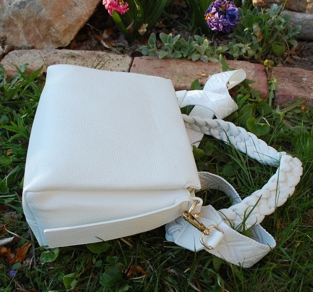 Kabelka smotanová pletená rúčka dlhé ramienko