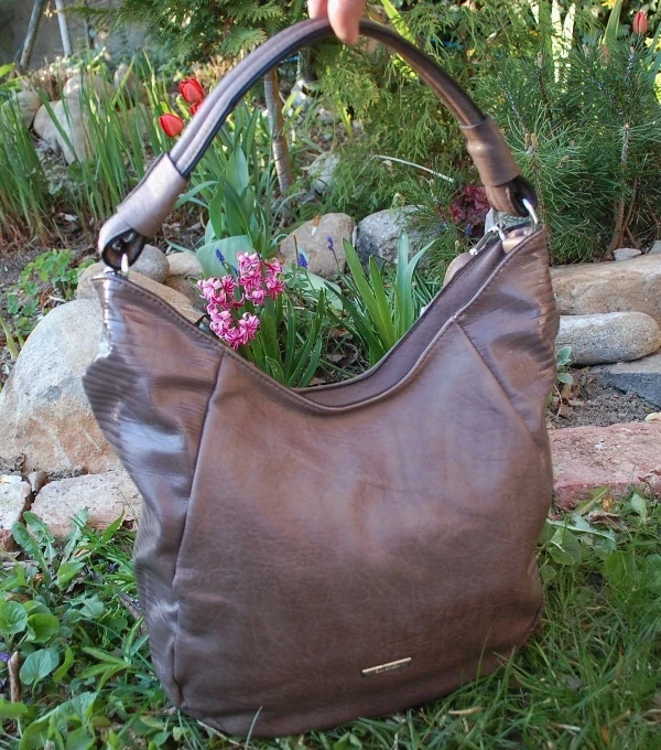 Kabelka hnedá bledá crossbody strieborné kovanie