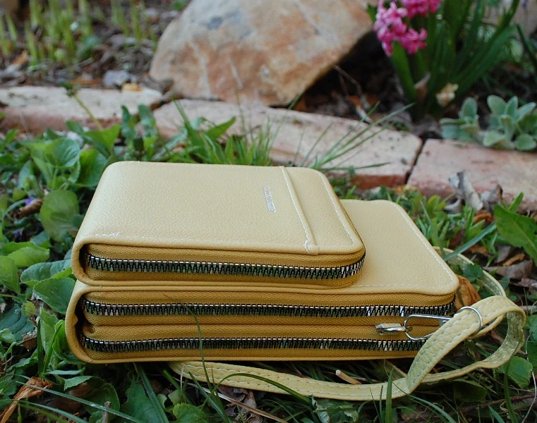 Kabelka žltá na mobil dlhé ramienko 