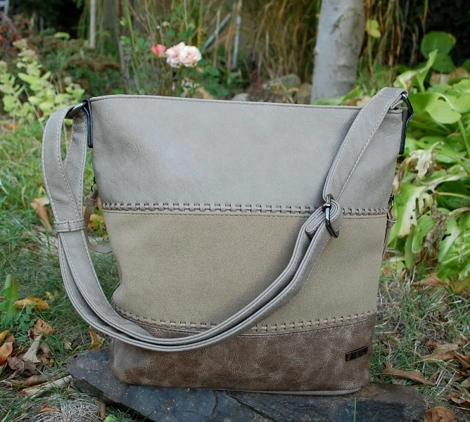 Kabelka hnedá bledá odtieň fango crossbody tmavé kovanie 