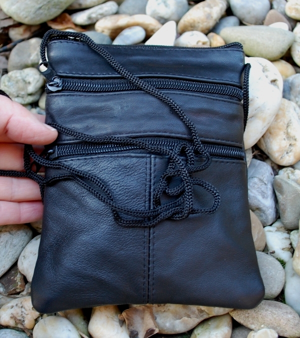  Pánska čierna taška malá na doklady koža