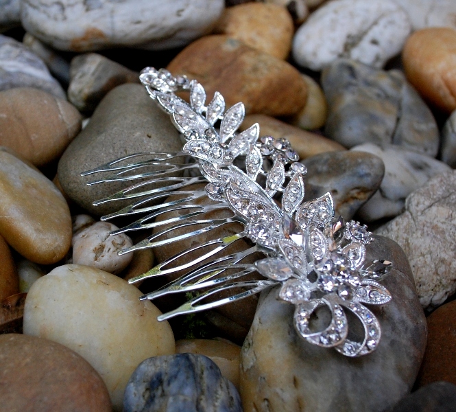 Ozdobná strieborná spona hrebeň brúsené sklo 