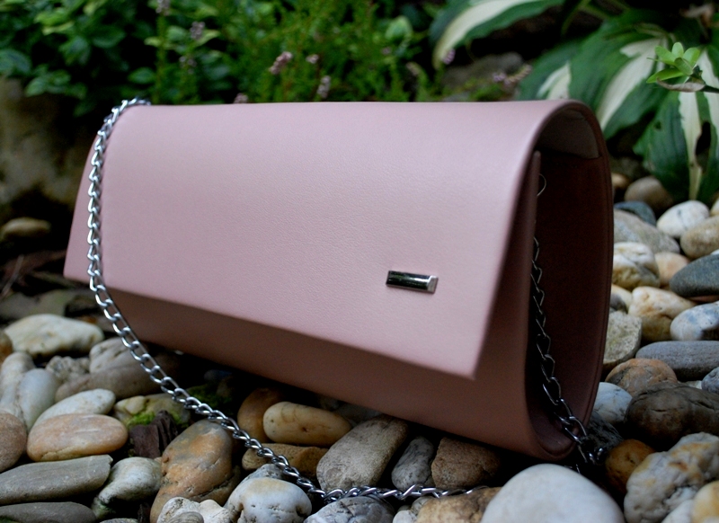 Kabelka listová púdrová matná retiazkové ramienko