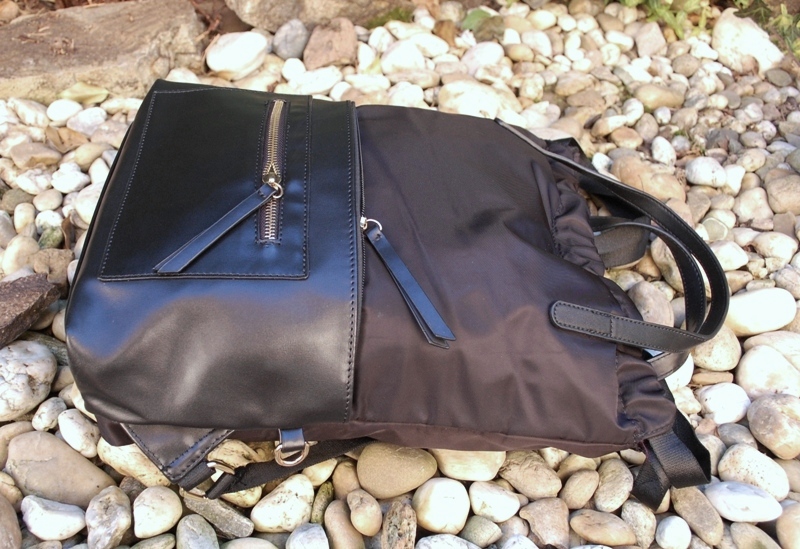 Kabelka čierna crossbody zlaté kovanie ruksak