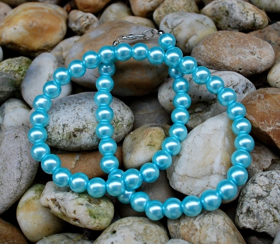 Náhrdelník modrý bledý perly brúsené sklo strieborná retiazka 