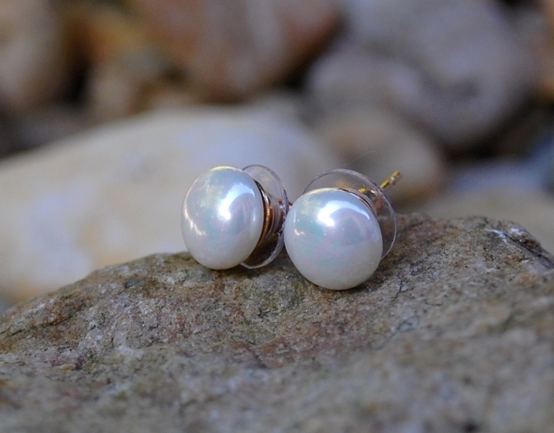 Náušnice perličky guľky dúhová perleť zlatý kov