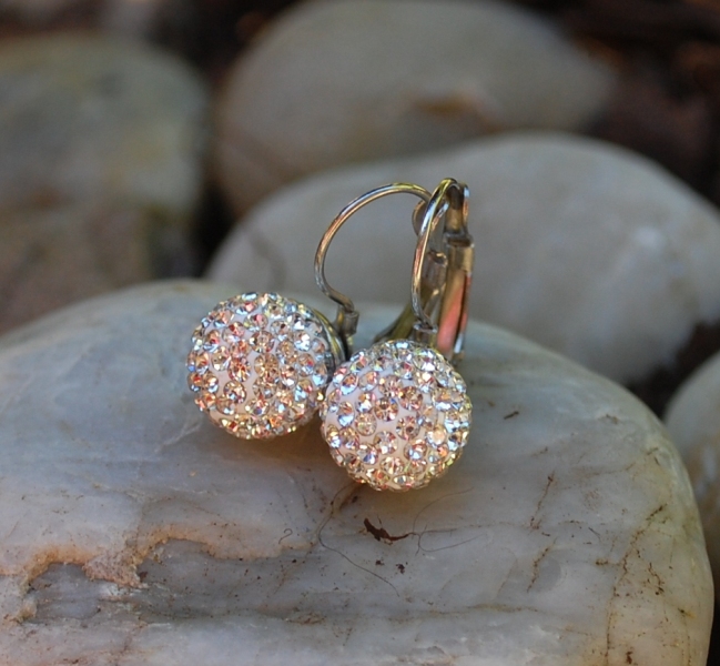 Náušnice striebornej farby guličky brúsené sklo 