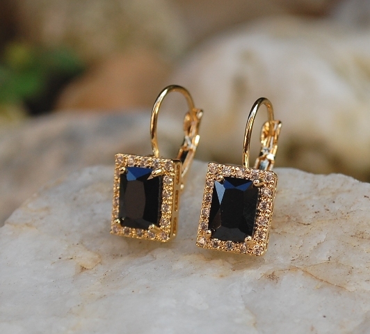 Náušnice zlaté brúsené sklo čierne štras obdĺžník 