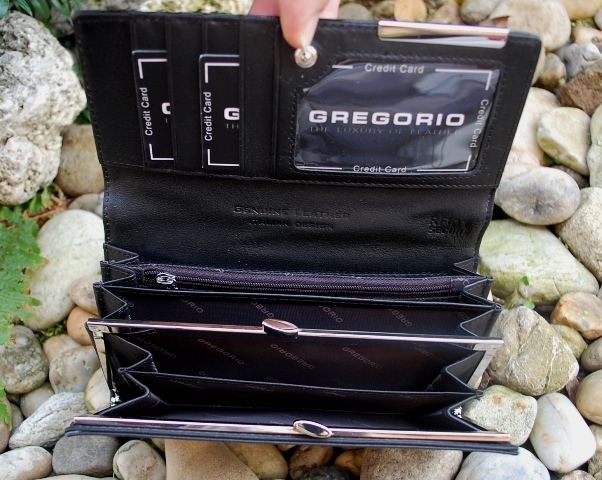 Dámska čierna lakovaná kožená peňaženka kovové zapínanie GREGORIO 