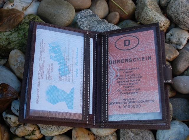 Púzdro na doklady a karty hnedé WILD by Loranzo hladká koža