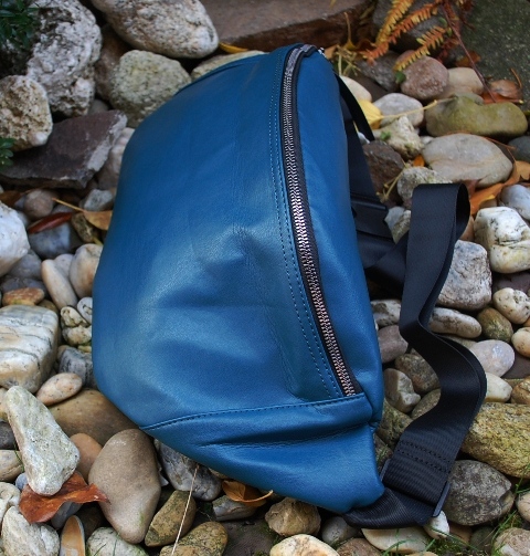 Ľadvinka modrá veľká čierne ramienko