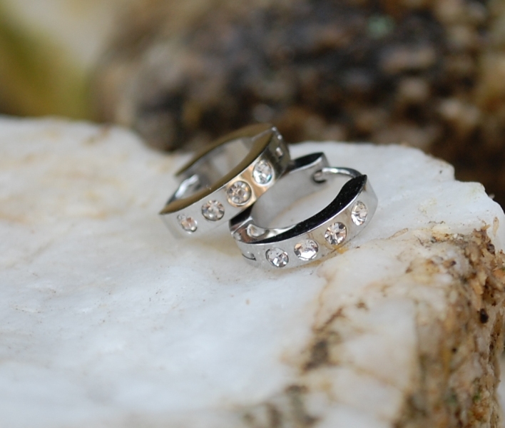 Náušnice strieborné z chirurgickej ocele brúsené sklo číre 