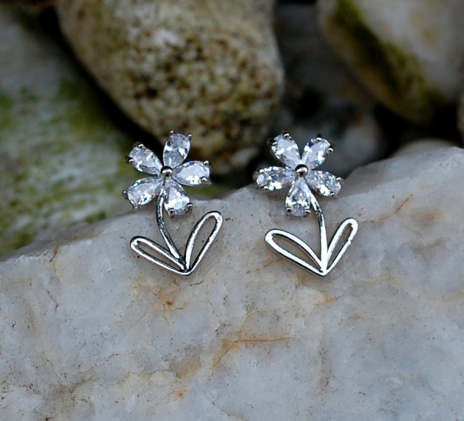 Náušnice strieborný kvietok brúsené sklo 