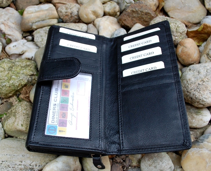 Dámska peňaženka čierna kožená oddelenie na karty 