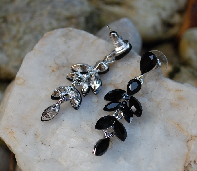 Náušnice čierne brúsené sklo strieborný podklad