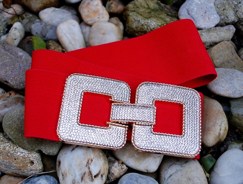 Opasok červený pružný zlatá pracka strieborný štras  