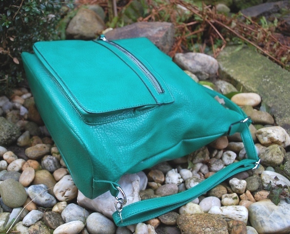 Kabelka zelená crossbody strieborné kovanie 