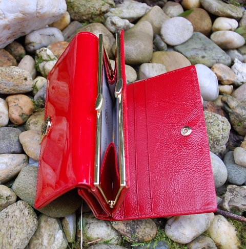 Dámska červená lakovaná luxusná kožená peňaženka GREGORIO