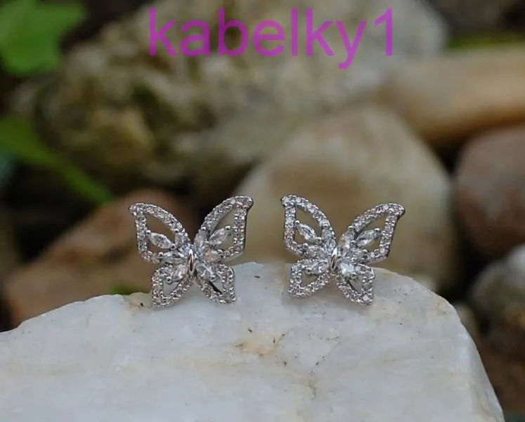 Náušnice strieborný motýlik brúsené sklo 