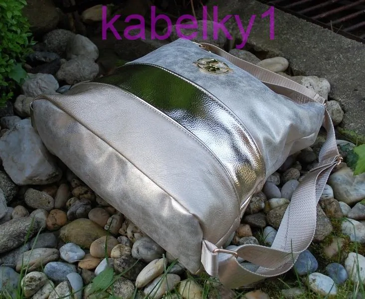 Batoh zlatistý zlatý kabelka zlaté kovanie Laura Biaggi
