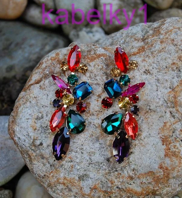 Náušnice zlaté červené zelené modré spoločenské brúsené sklo 