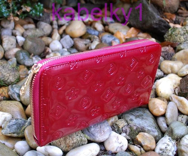 Dámska bordová peňaženka veľká s vtlačeným vzorom