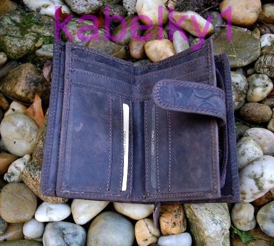 Dámska hnedá tmavá kožená peňaženka s kvetmi