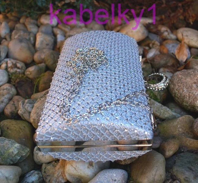 Kabelka strieborná štrasová plesová ozdobné zapínanie