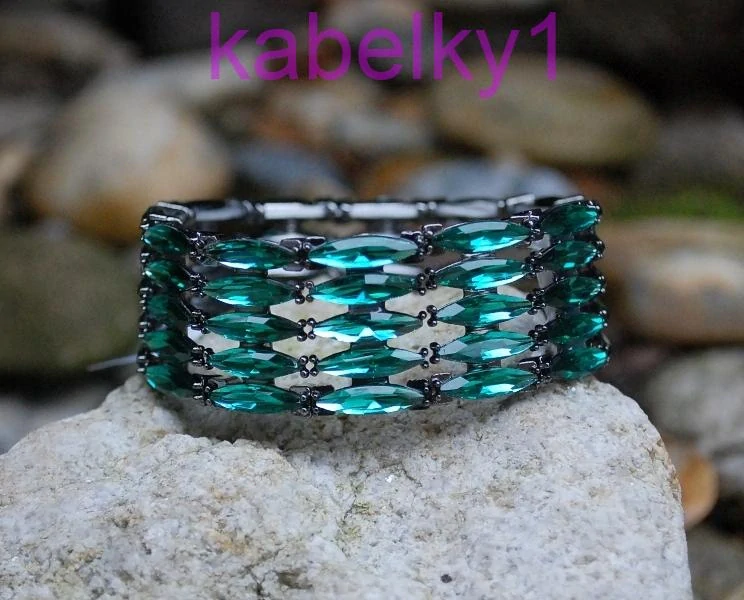 Náramok zelený strieborné brúsené sklo 