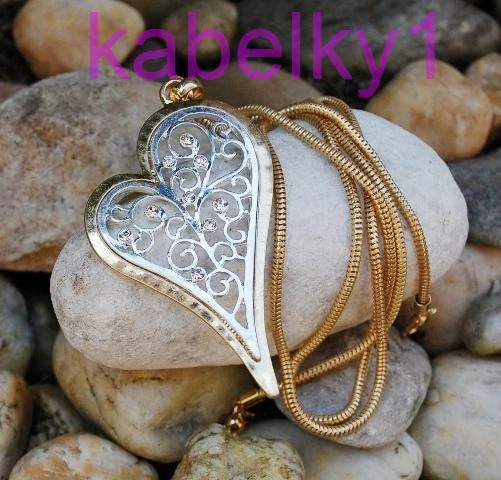 Náhrdelník zlatý strieborné srdiečko s ornamentom a sklom