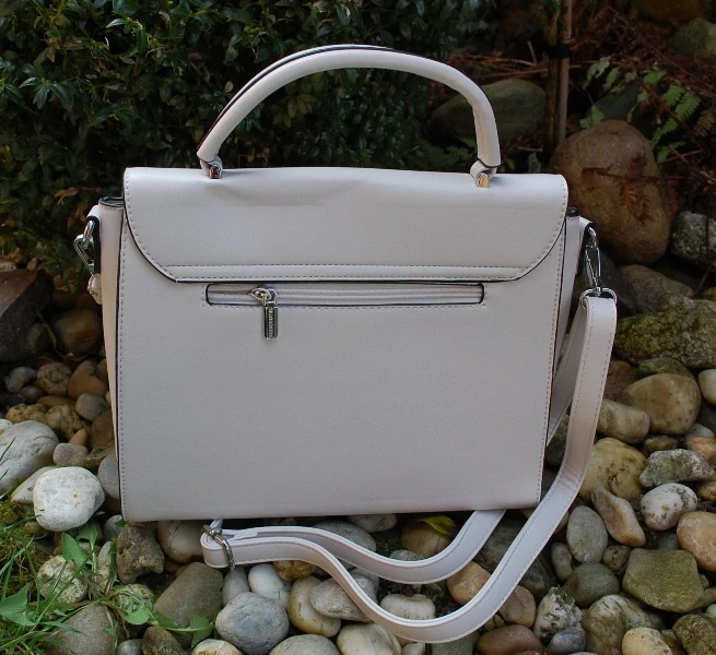 Kabelka smotanová vyšívané kvety strieborné kovanie 