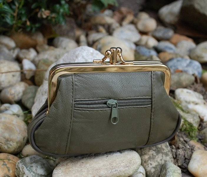 Dámska zelená peňaženka kožená na drobné 