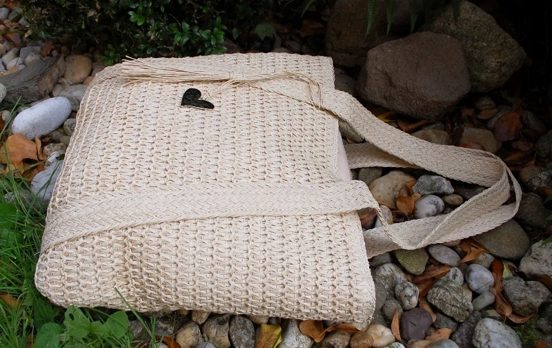 Kabelka smotanová pletená dlhé rúčky