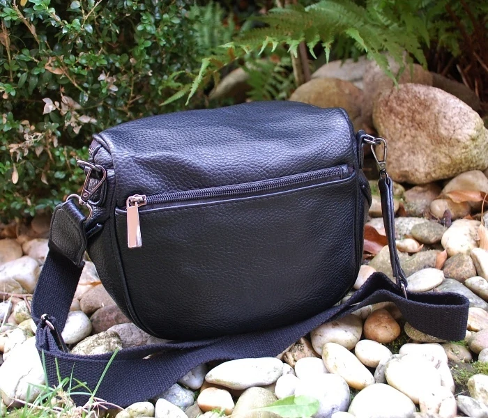 Kabelka čierna matná čierny zips 