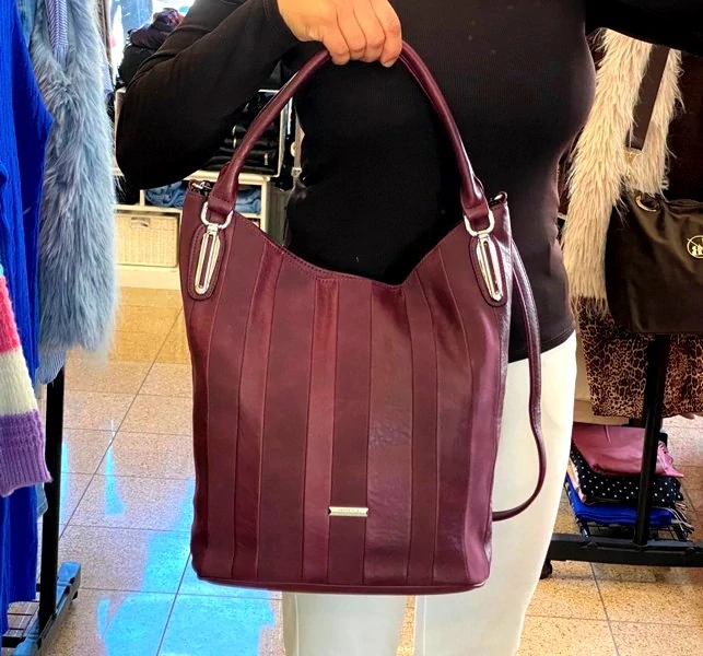 Kabelka bordová ozdobné pásy strieborné kovanie Silvia Rosa