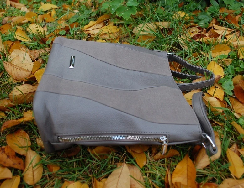 Kabelka šedá crossbody strieborné kovanie 