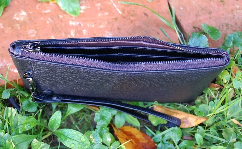 Pánska čierna kožená peňaženka s ramienkom