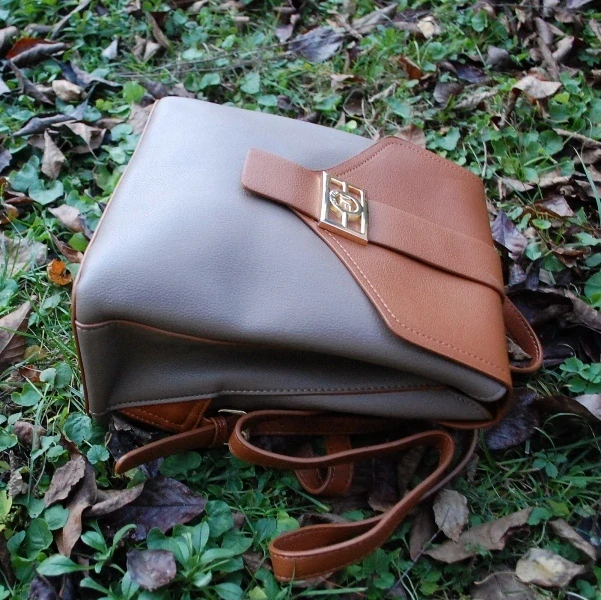 Ruksak hnedo koňakový zlatá ozdobná pracka