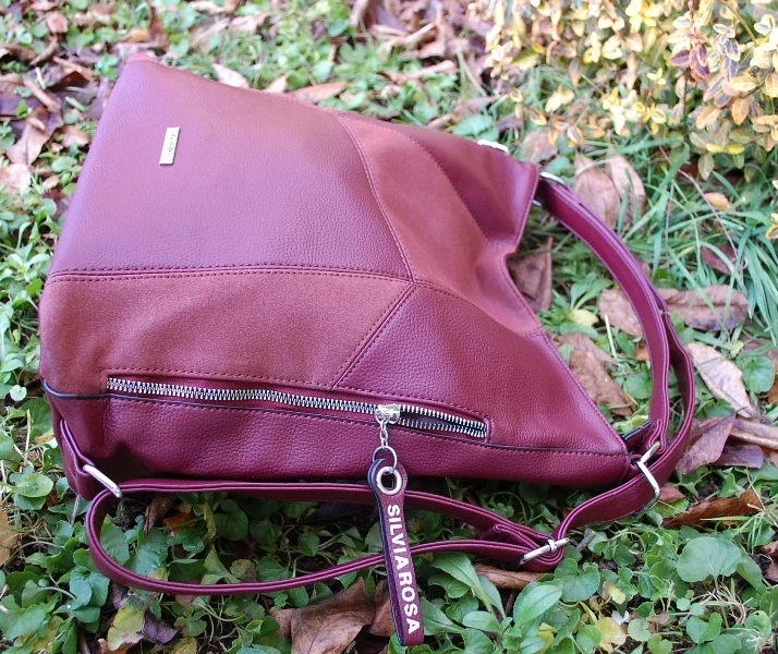 Kabelka batoh bordová crossbody strieborné kovanie 