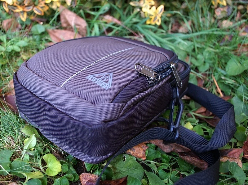 Pánska šedo čierna taška na opasok a  crossbody