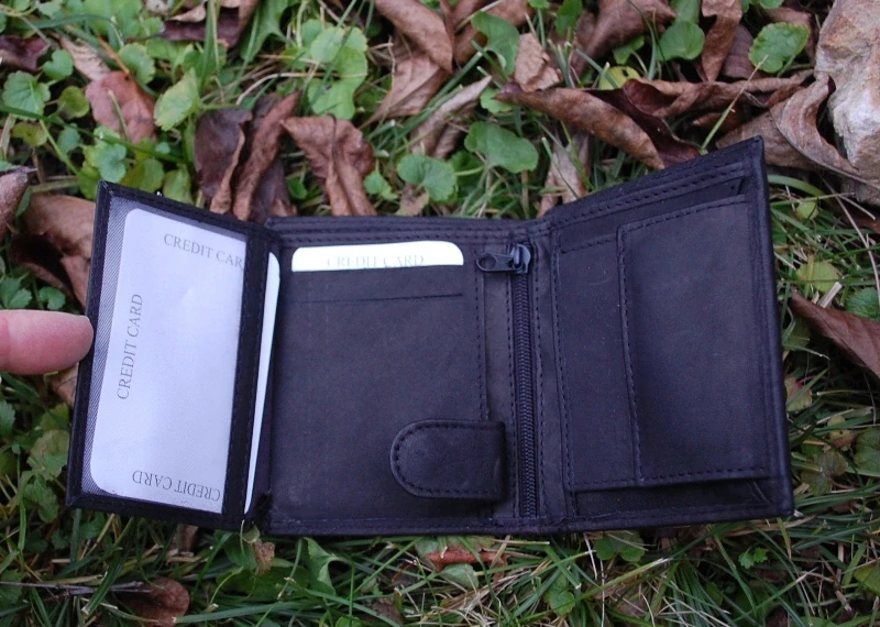 Čierna peňaženka pánska koža matná vysoká