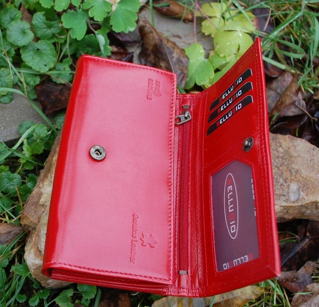 Dámska peňaženka tmavá červená koža nit BELLUGIO