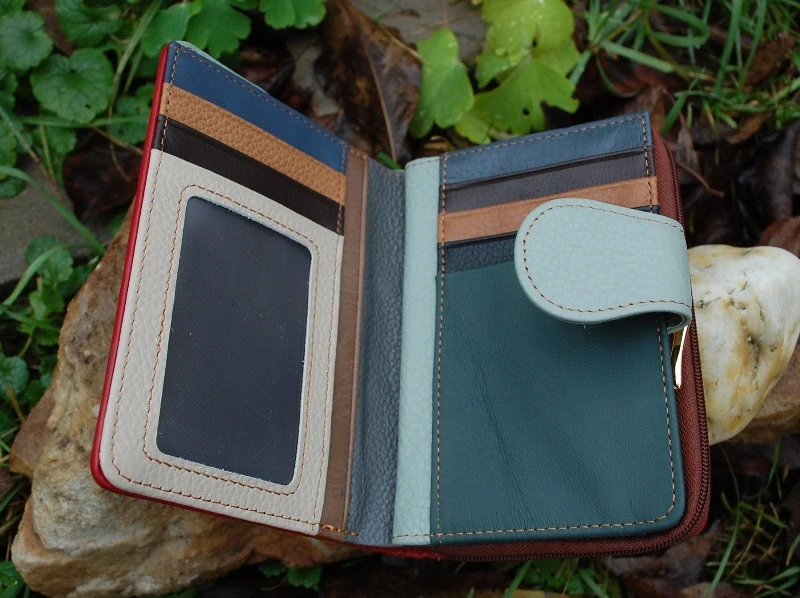 Dámska kožená peňaženka kovový patent multicolor