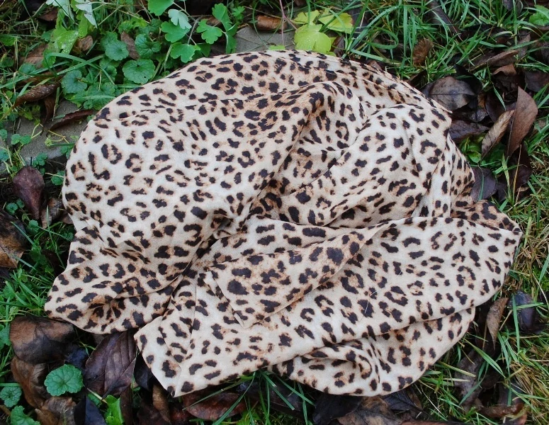 Šatka smotanová krémová hnedá leopardí vzor
